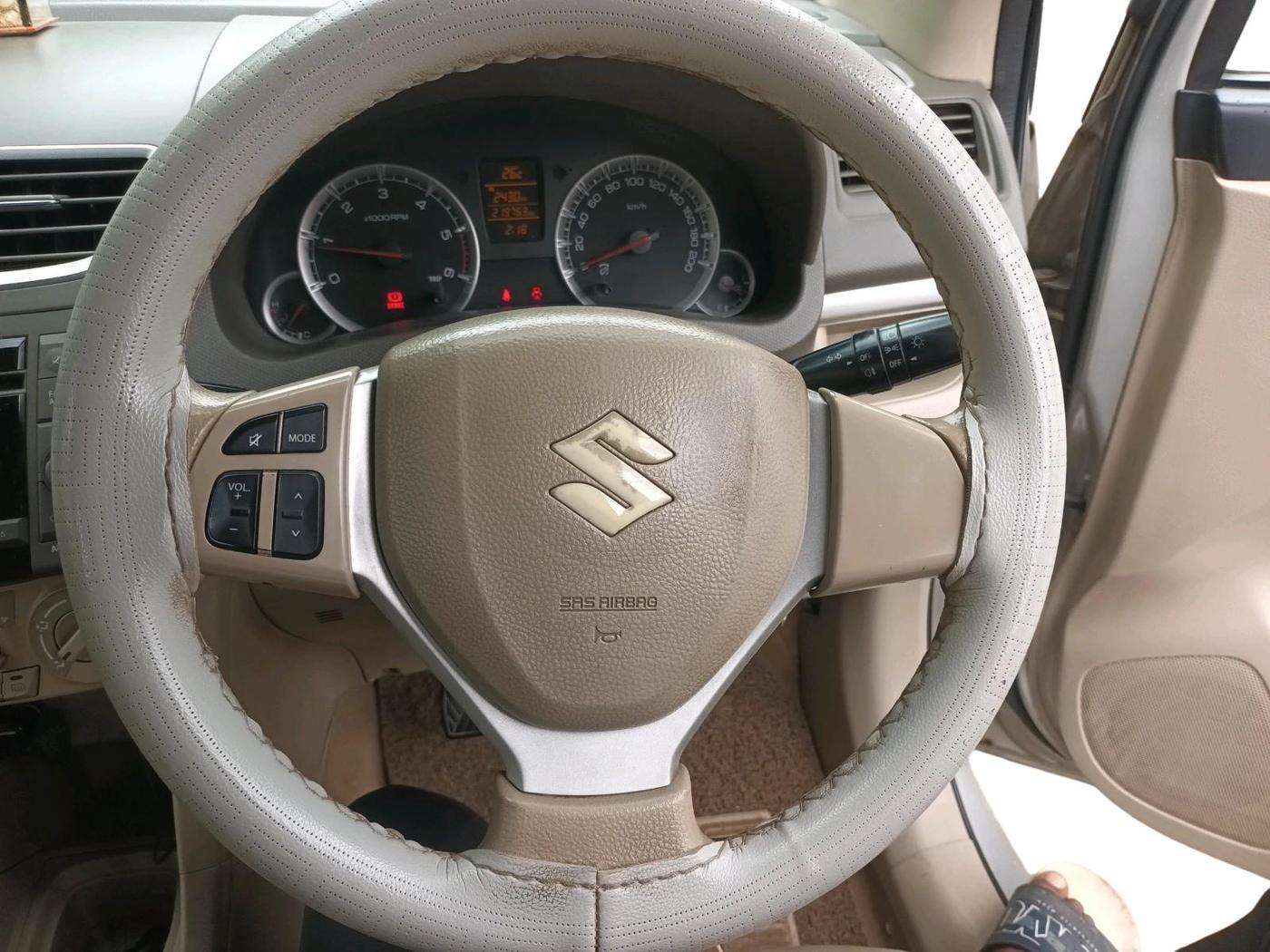 2014 Maruti Ertiga ZDI, Diesel, Manual, 2,19,763 km, interior