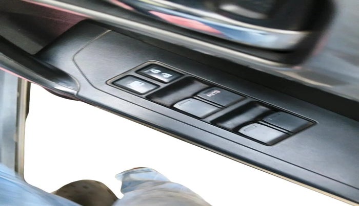 2019 Maruti Vitara Brezza ZDI PLUS AT DUAL TONE, Diesel, Automatic, 39,408 km, interior