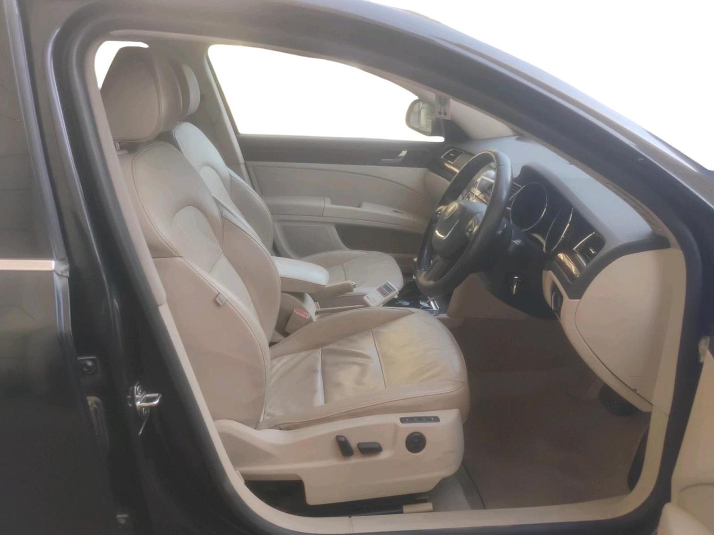 2012 Skoda Superb ELEGANCE 1.8 TSI AT, Petrol, Automatic, 63,082 km, interior