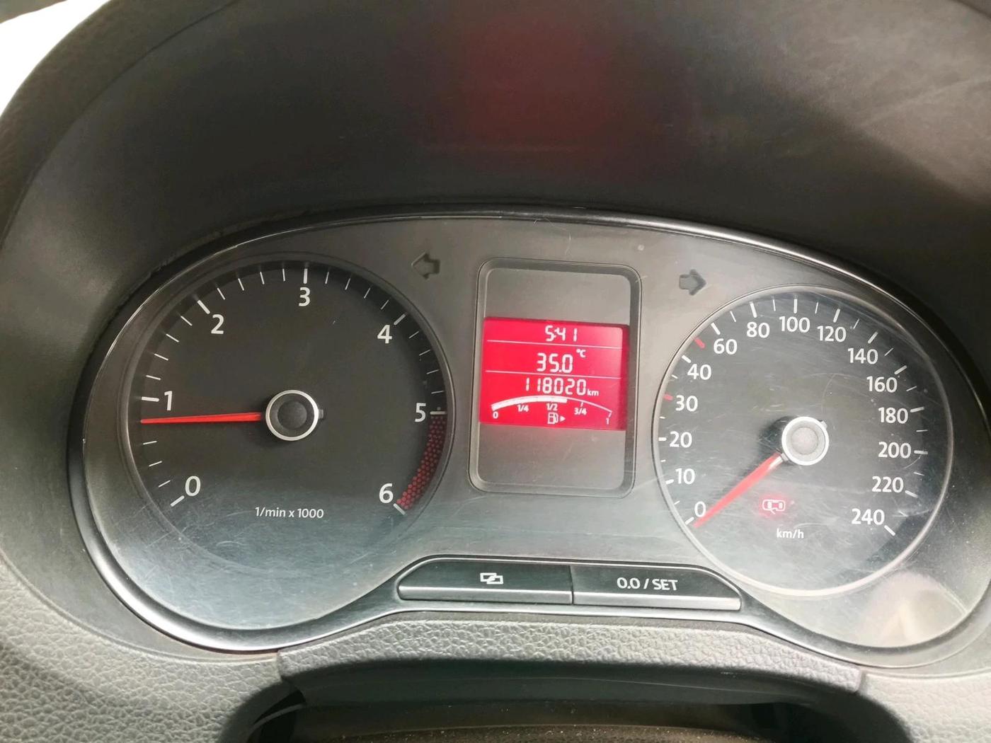 2012 Volkswagen Polo COMFORTLINE 1.2L, Diesel, Manual, 1,18,020 km, interior