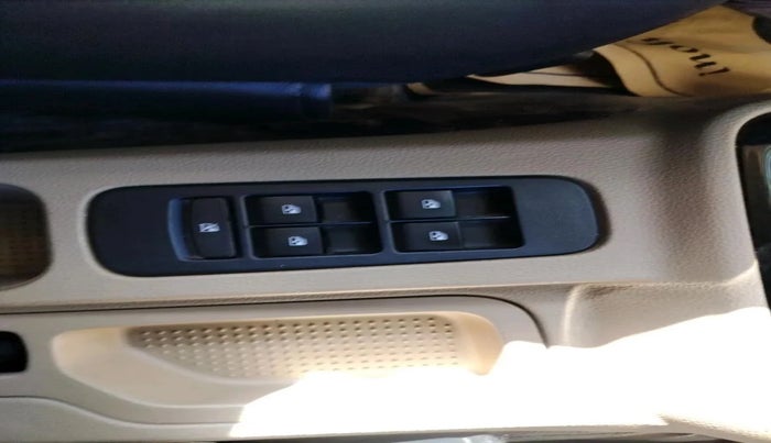 2017 Mahindra TUV300 T10 AMT, Diesel, Automatic, 8,486 km, interior