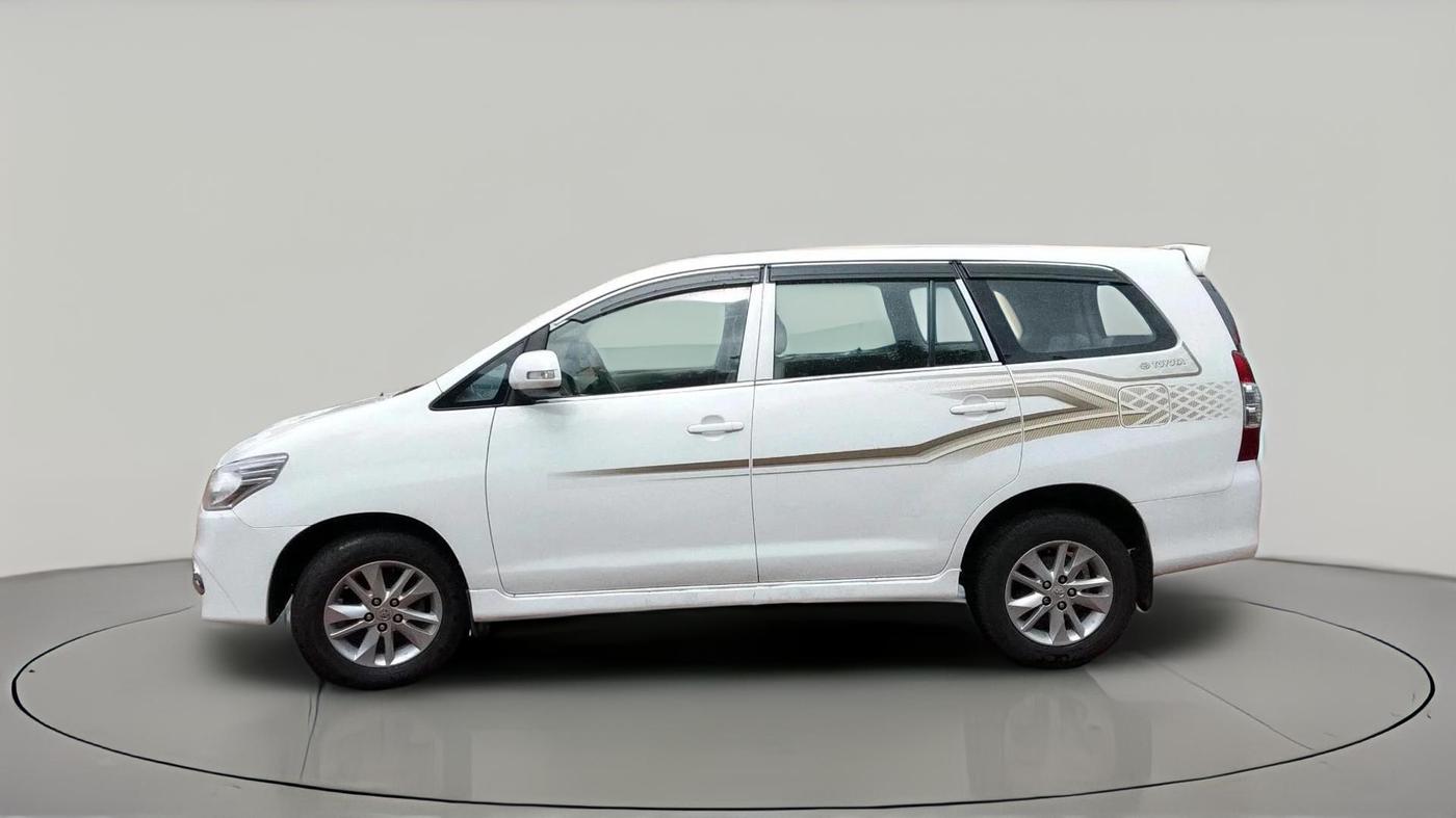 2010 Toyota Innova GX 2.5 7 STR, Diesel, Manual, 1,72,196 km, exterior