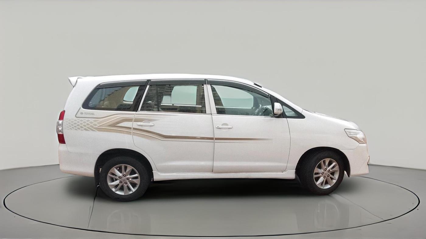 2010 Toyota Innova GX 2.5 7 STR, Diesel, Manual, 1,72,196 km, exterior