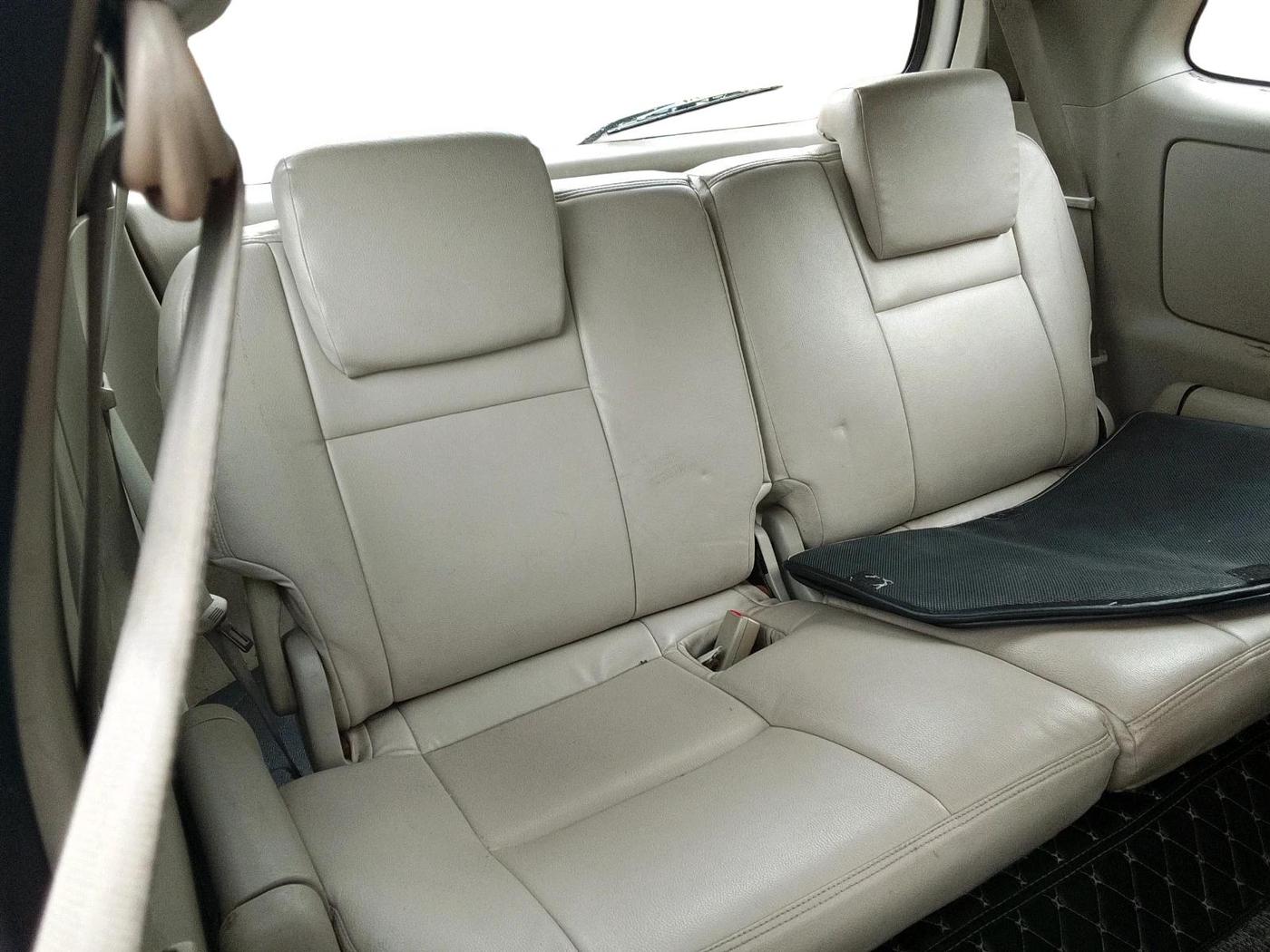 2010 Toyota Innova GX 2.5 7 STR, Diesel, Manual, 1,72,196 km, interior