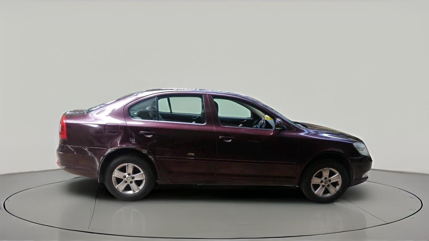 2013 Skoda Laura AMBITION 2.0 TDI CR MT, Diesel, Manual, 1,13,733 km, exterior