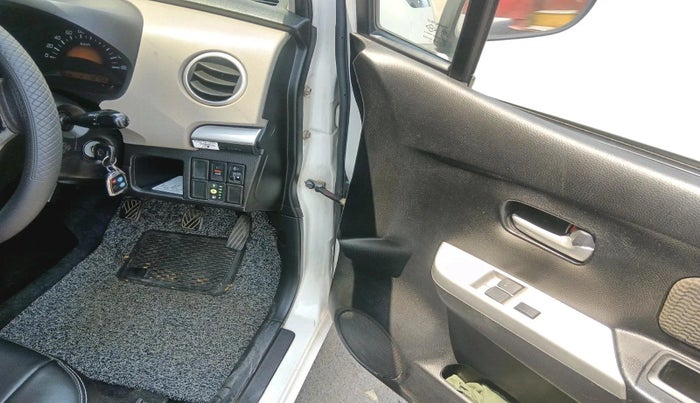 2013 Maruti Wagon R 1.0 LXI CNG, CNG, Manual, 98,750 km, interior