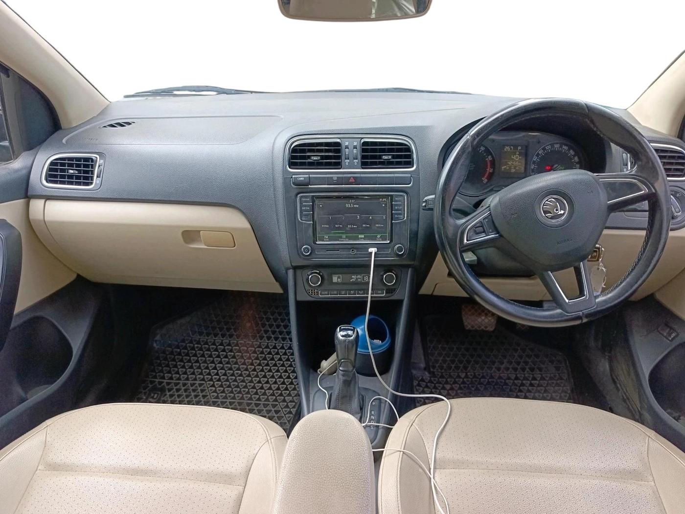 2017 Skoda Rapid STYLE 1.6 MPI AT, Petrol, Automatic, 42,472 km, interior