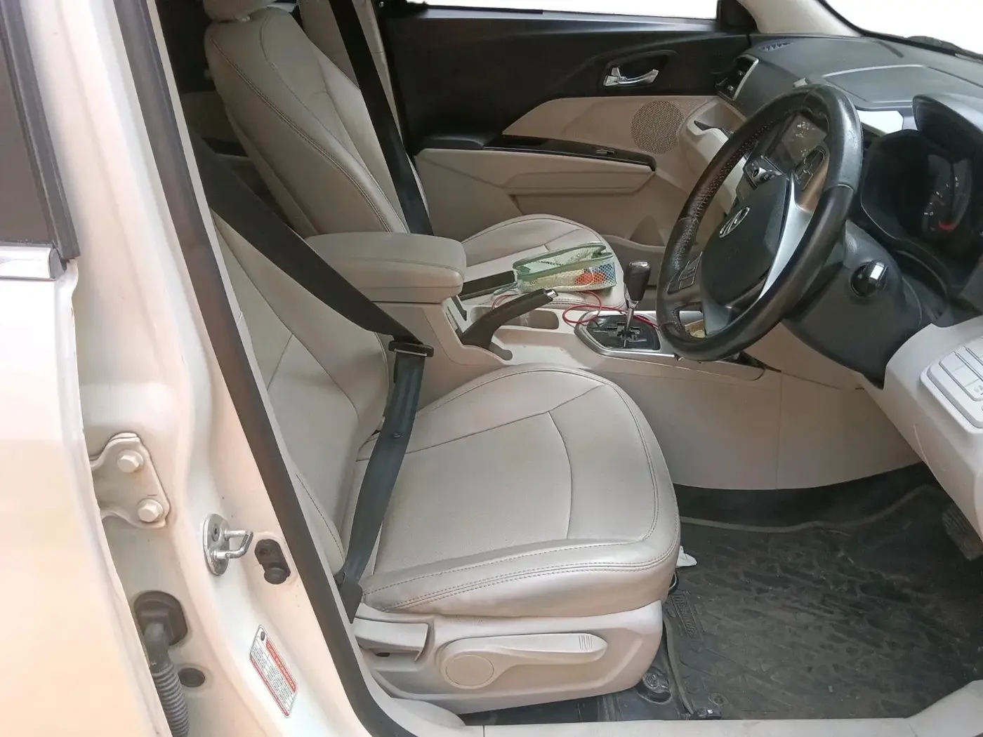 2021 Mahindra XUV300 W8 (O) 1.5 DIESEL AMT, Diesel, Automatic, 91,277 km, interior