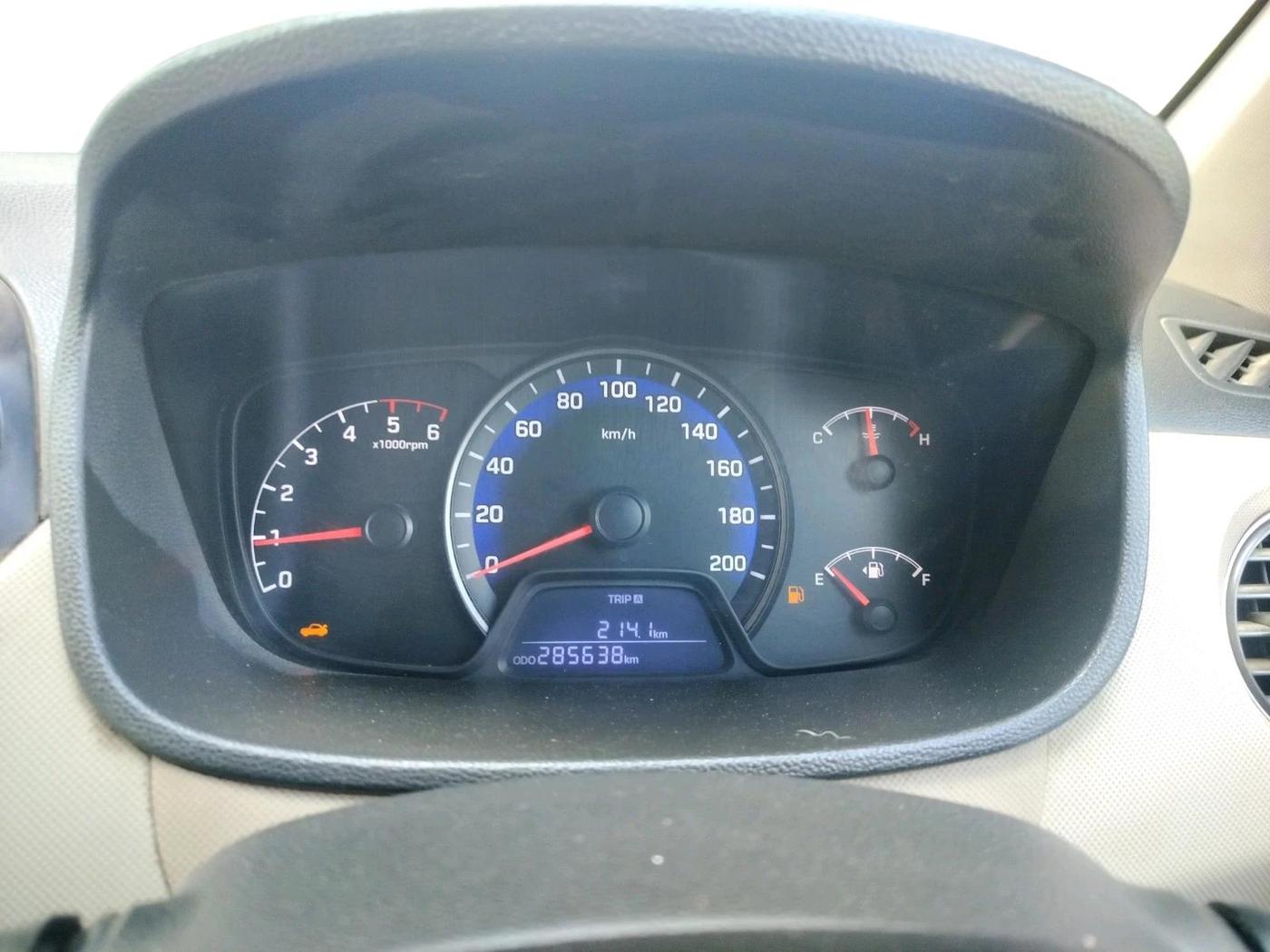 2016 Hyundai Xcent BASE ABS 1.1, Diesel, Manual, 2,85,638 km, interior