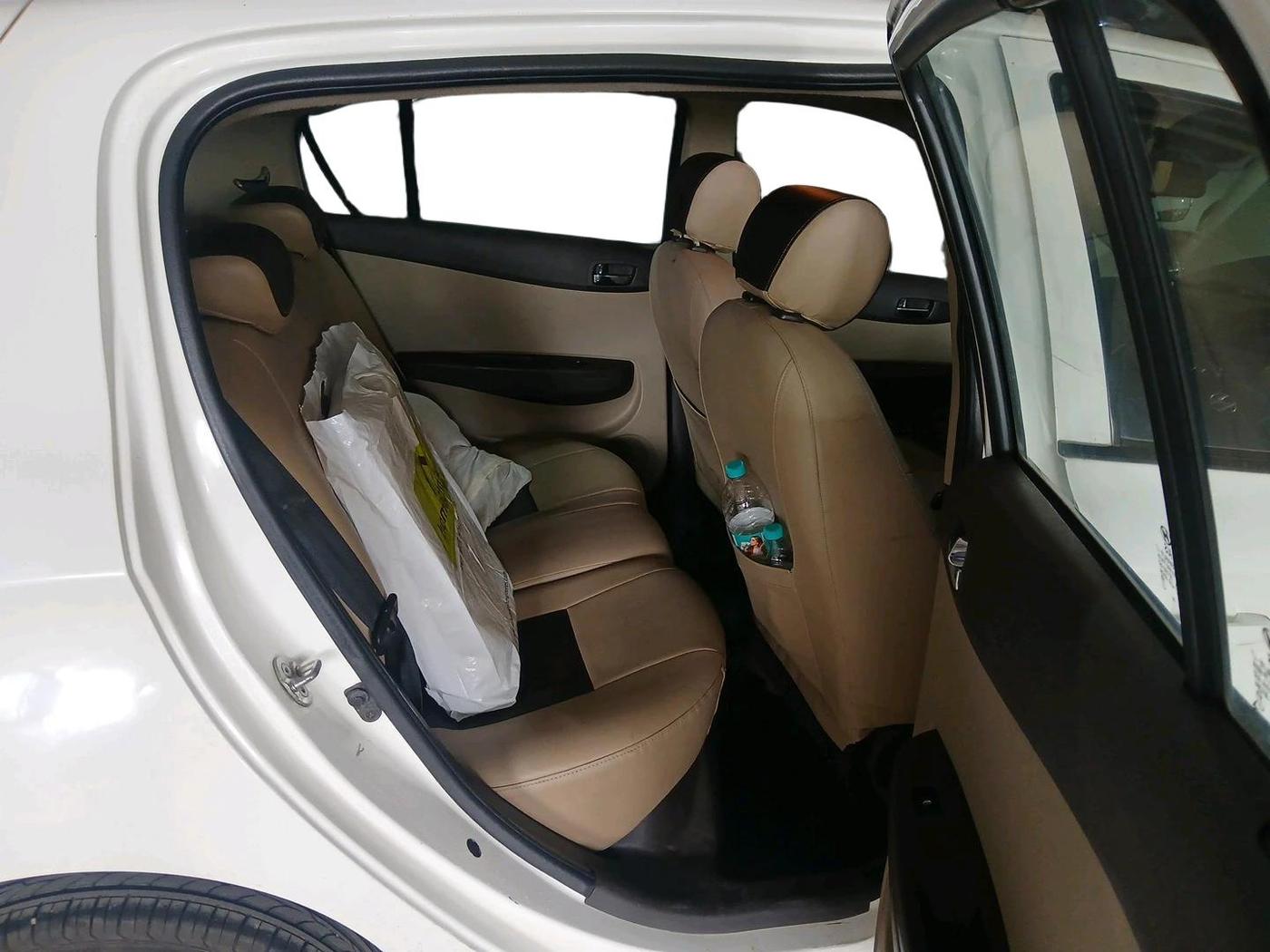 2010 Hyundai i20 SPORTZ 1.2, Petrol, Manual, 1,14,612 km, interior