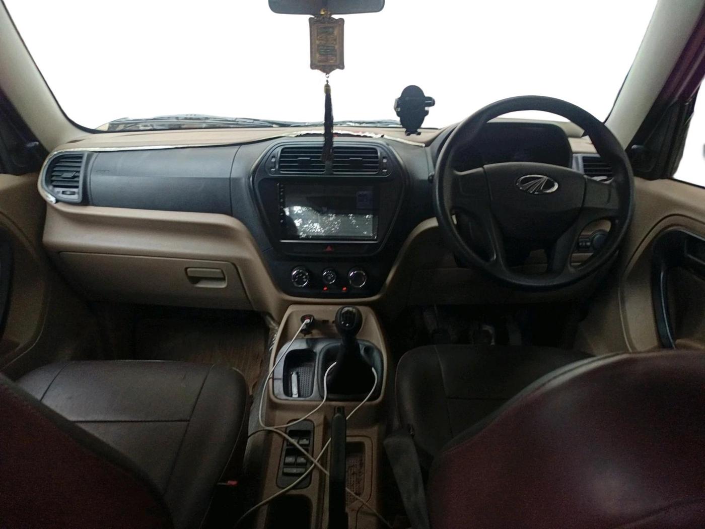 2015 Mahindra TUV300 T6 PLUS, Diesel, Manual, 42,995 km, interior