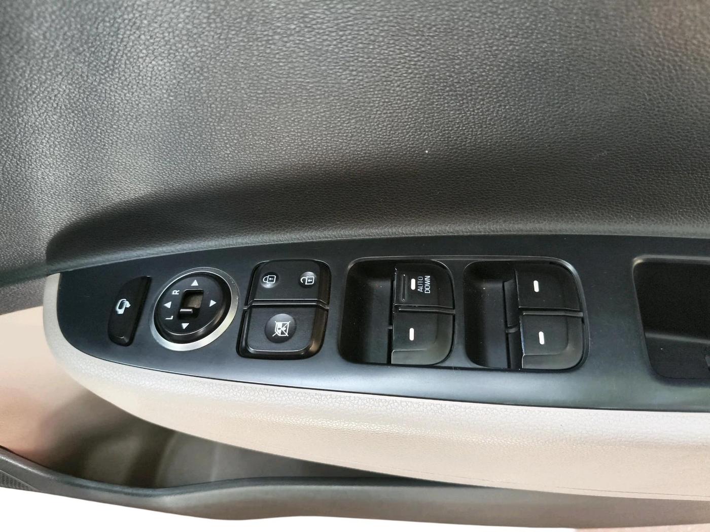 2013 Hyundai Grand i10 ASTA (O) 1.2 KAPPA VTVT, Petrol, Manual, 23,958 km, interior