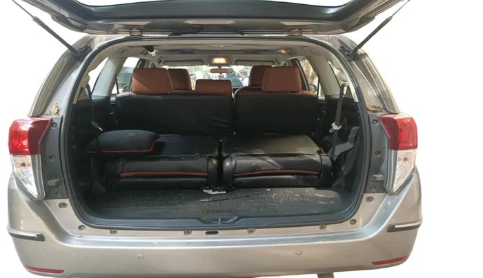 2016 Toyota Innova Crysta 2.4 VX 8 STR, Diesel, Manual, 1,49,864 km, exterior