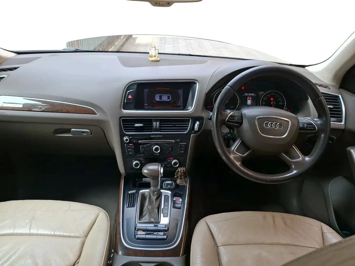 2013 Audi Q5 2.0 TDI QUATTRO, Diesel, Automatic, 1,80,501 km, interior