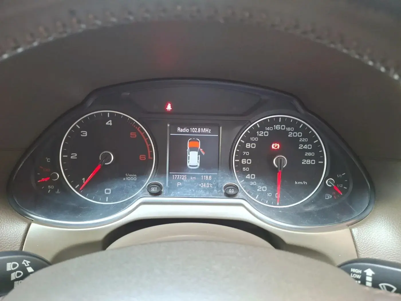 2013 Audi Q5 2.0 TDI QUATTRO, Diesel, Automatic, 1,80,501 km, interior