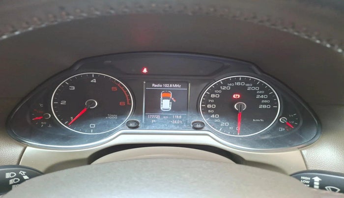 2013 Audi Q5 2.0 TDI QUATTRO, Diesel, Automatic, 1,80,501 km, interior