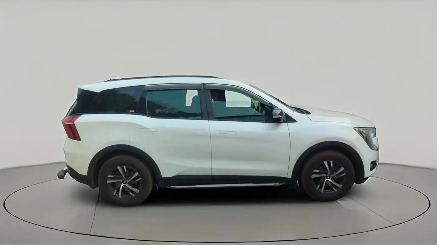 2022 Mahindra XUV700 AX 5 D MT 5 STR, Diesel, Manual, 78,927 km, exterior