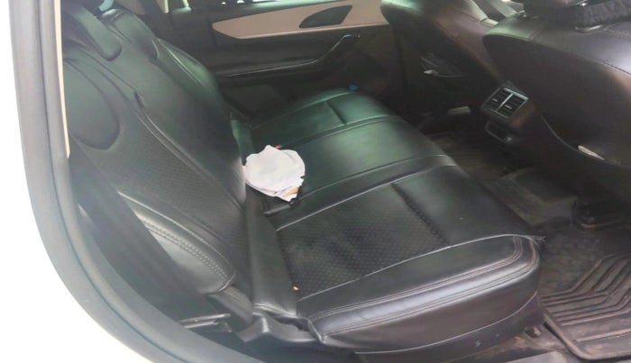 2022 Mahindra XUV700 AX 5 D MT 5 STR, Diesel, Manual, 78,927 km, interior