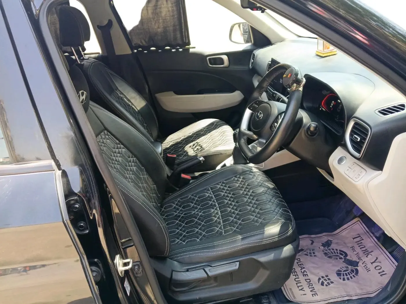 2024 Hyundai VENUE SX 1.2 PETROL, Petrol, Manual, 26,171 km, interior
