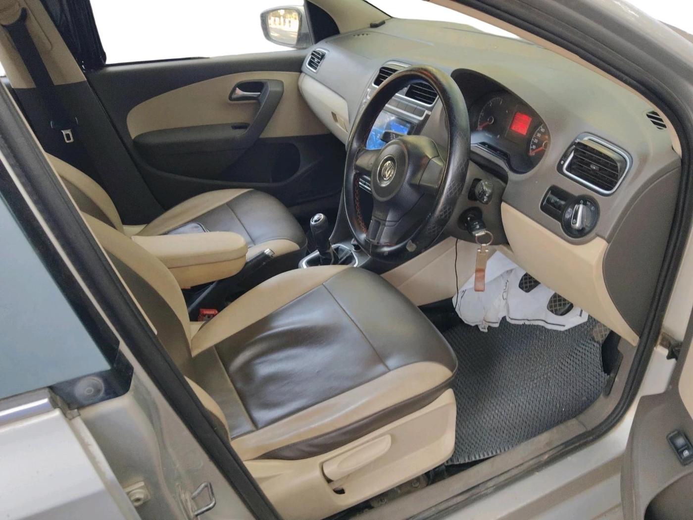 2011 Volkswagen Vento HIGHLINE DIESEL 1.6, Diesel, Manual, 83,231 km, interior