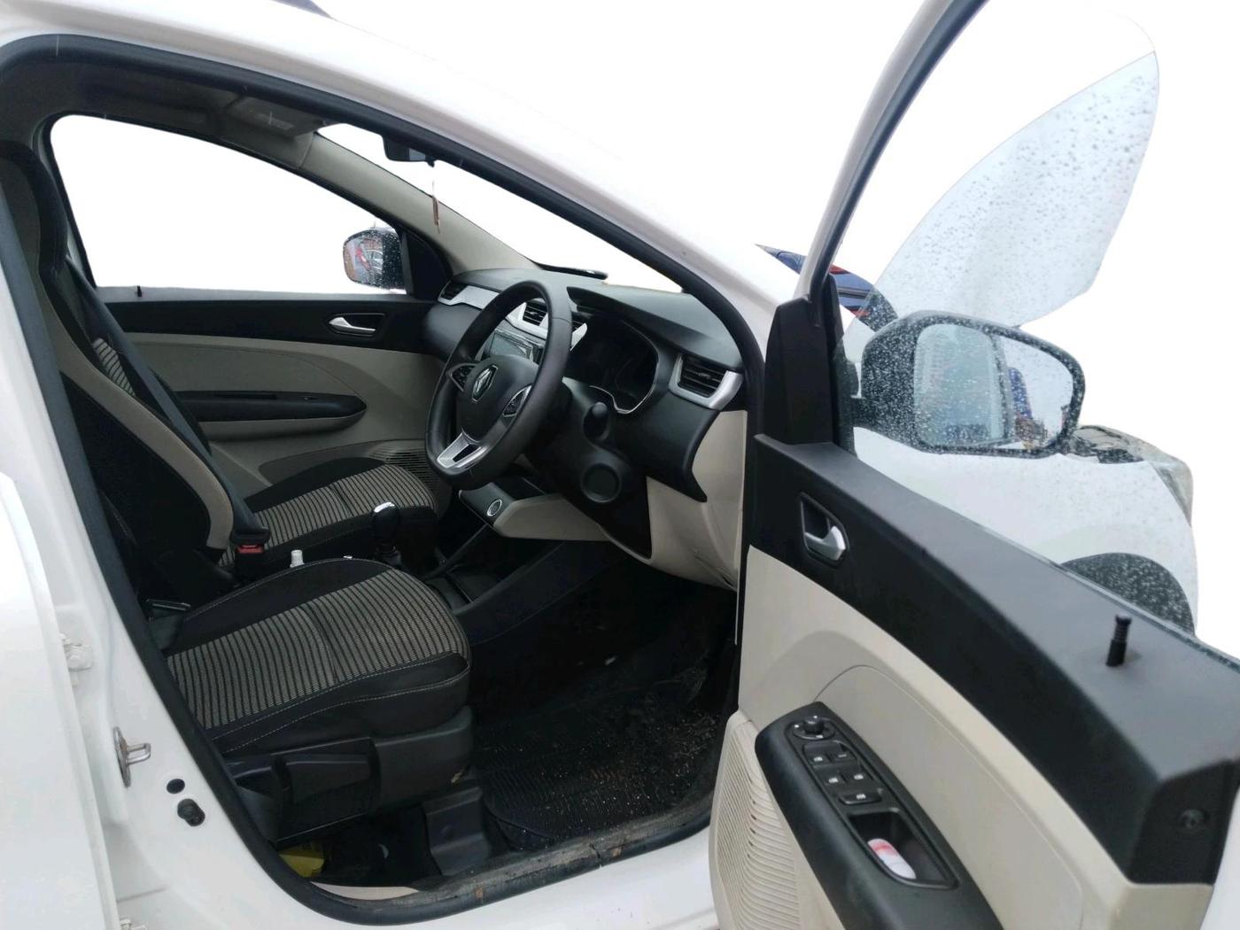 2025 Renault TRIBER RXZ AMT, Petrol, Automatic, 22,307 km, interior