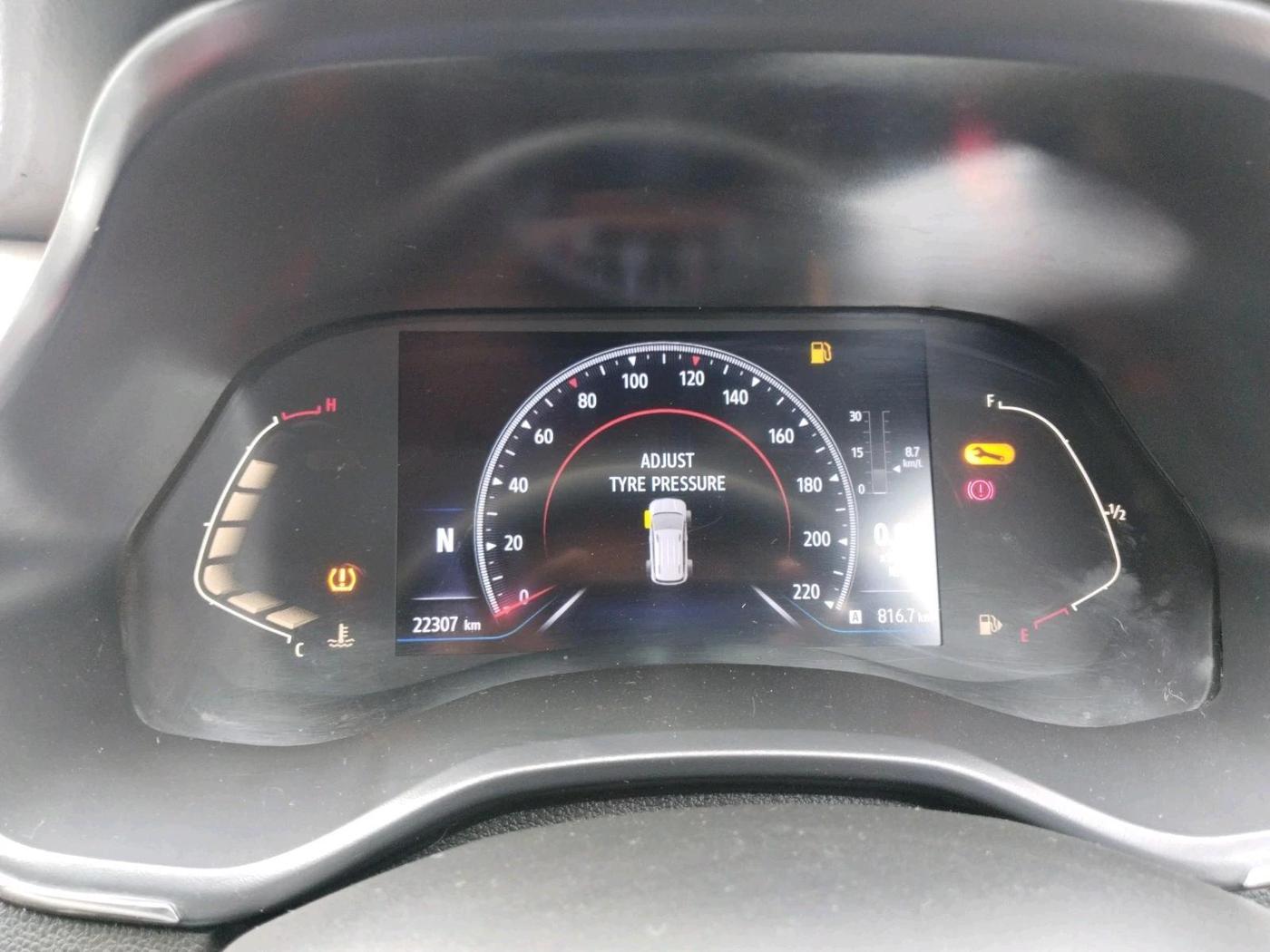 2025 Renault TRIBER RXZ AMT, Petrol, Automatic, 22,307 km, interior