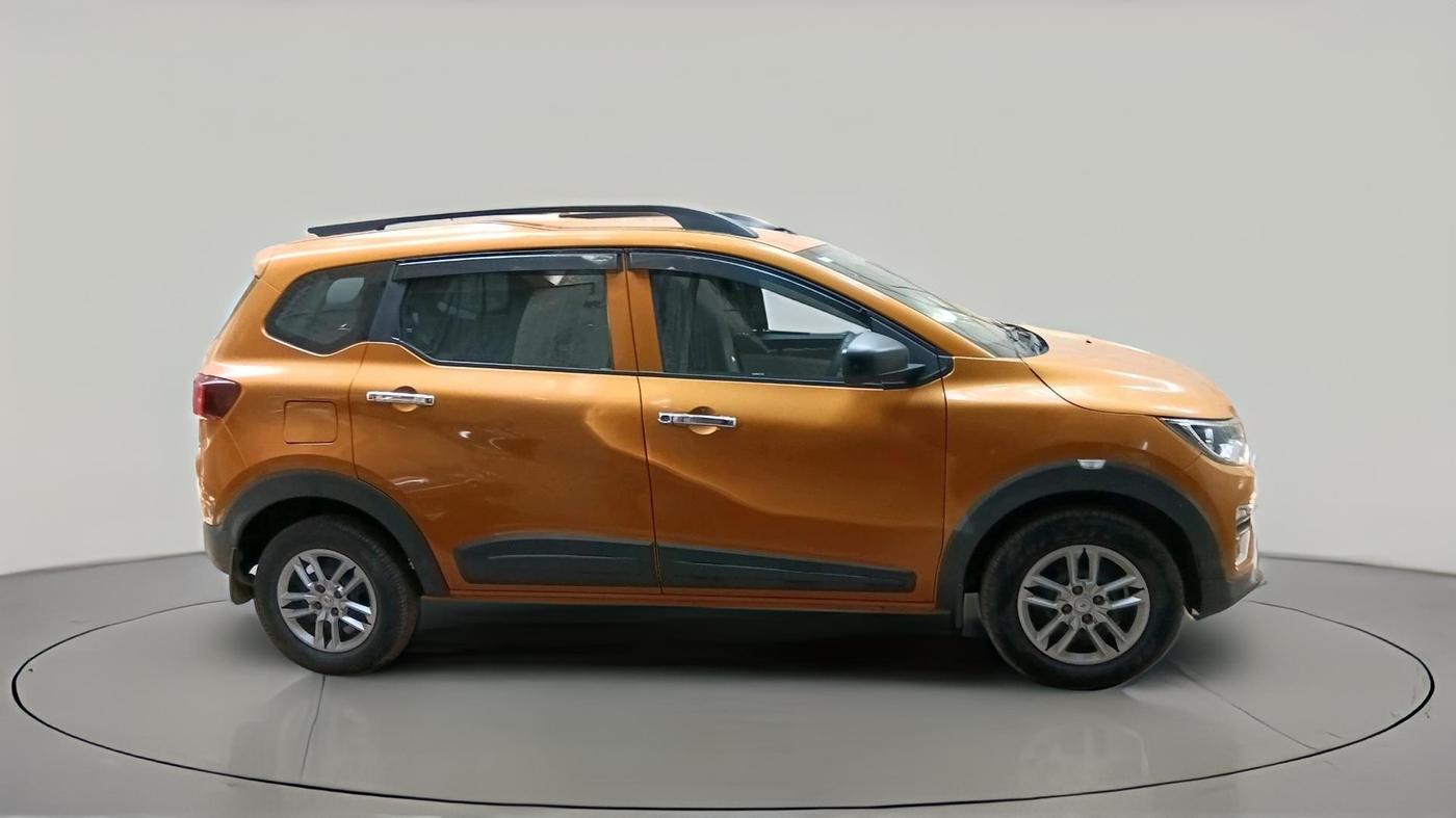 2022 Renault TRIBER RXL MT, Petrol, Manual, 28,503 km, exterior
