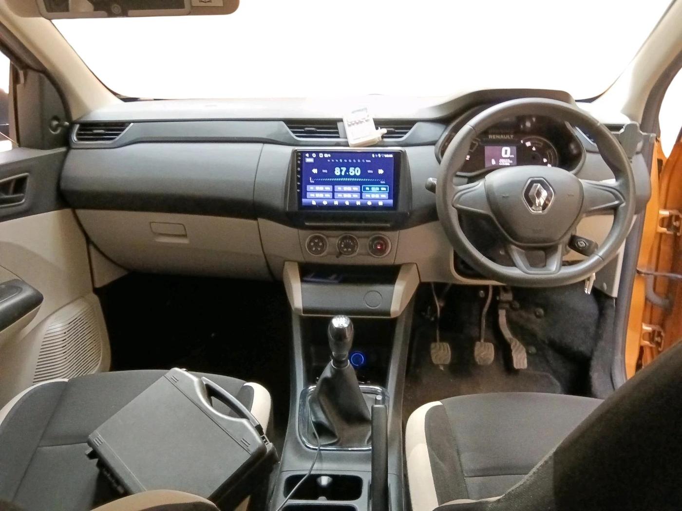2022 Renault TRIBER RXL MT, Petrol, Manual, 28,503 km, interior
