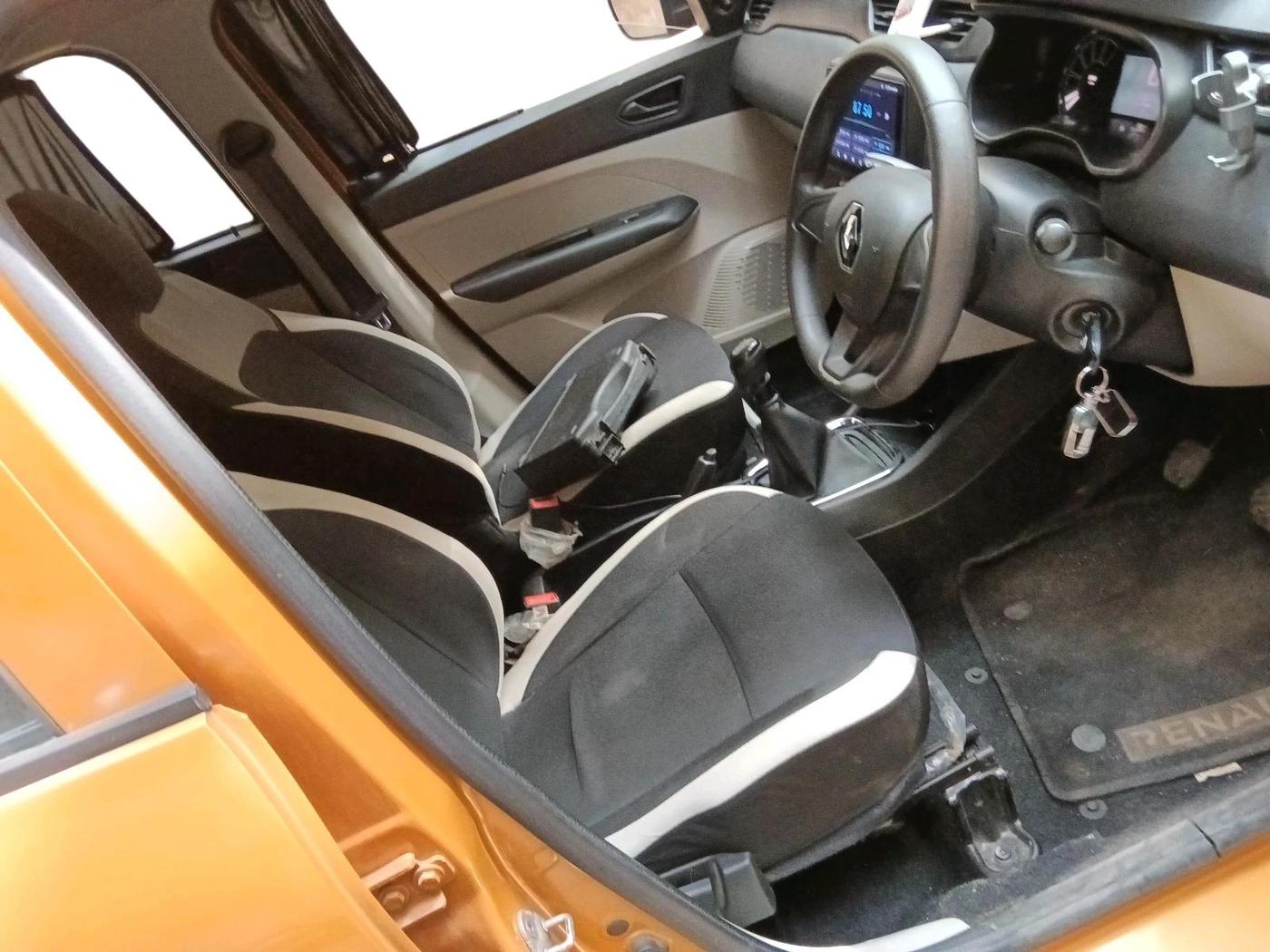 2022 Renault TRIBER RXL MT, Petrol, Manual, 28,503 km, interior