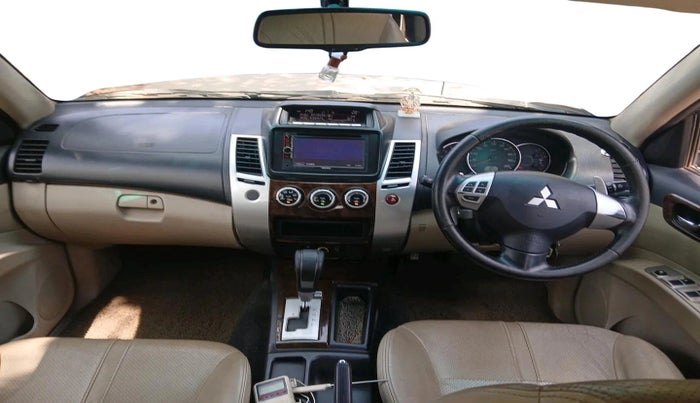 2015 Mitsubishi Pajero Sport 2.5 AT 4X2, Diesel, Automatic, 65,032 km, interior