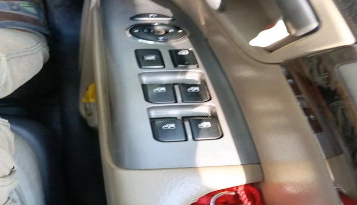 2012 Hyundai Santa Fe 4 WD AT, Diesel, Automatic, 1,27,618 km, interior