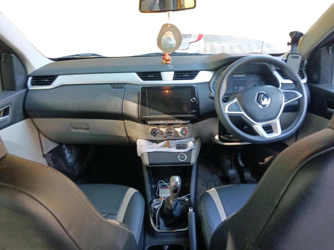 2020 Renault TRIBER RXZ AMT, Petrol, Automatic, 57,974 km, interior