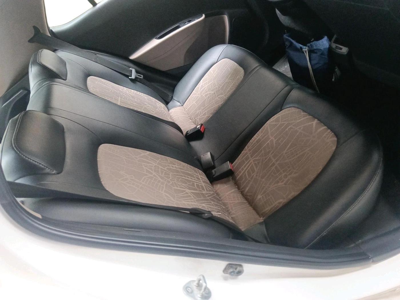 2016 Hyundai Grand i10 MAGNA AT 1.2 KAPPA VTVT, Petrol, Automatic, 53,801 km, interior