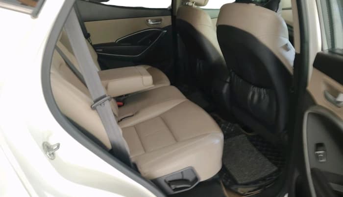 2015 Hyundai Santa Fe 4 WD AT, Diesel, Automatic, 1,42,405 km, interior