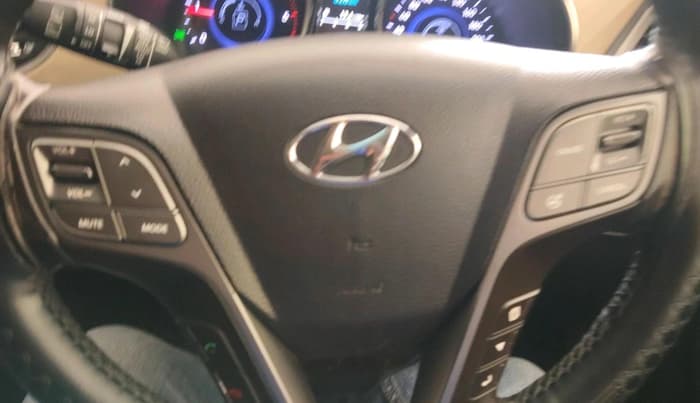 2015 Hyundai Santa Fe 4 WD AT, Diesel, Automatic, 1,42,405 km, interior