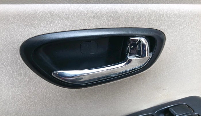 2011 Hyundai i10 MAGNA 1.2, Petrol, Manual, 1,03,173 km, interior