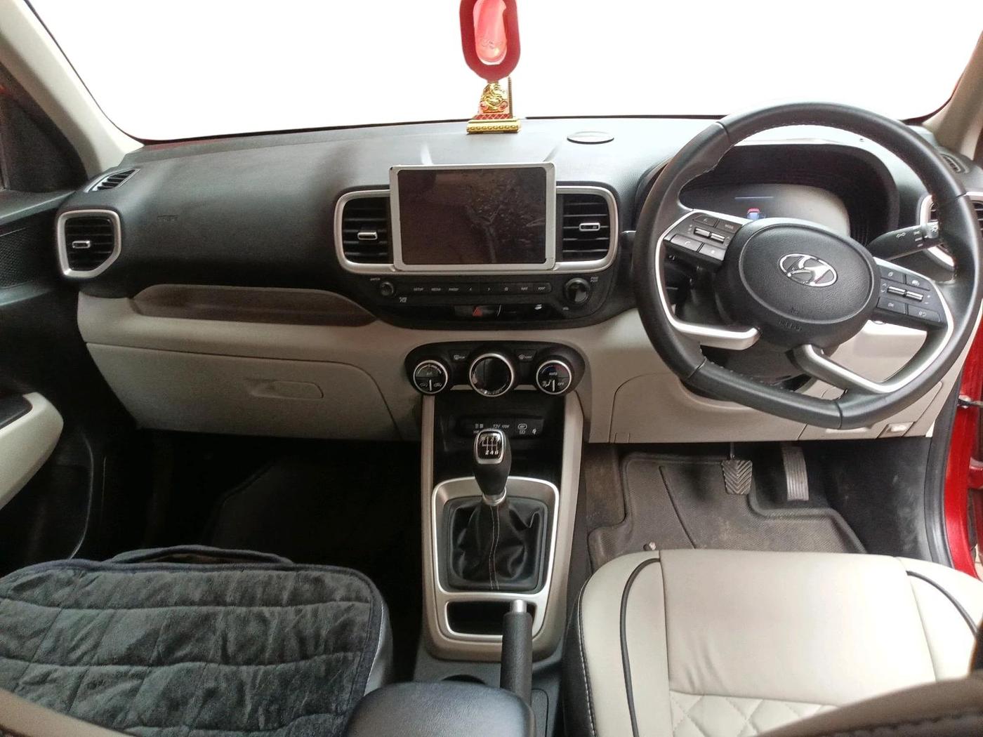 2022 Hyundai VENUE SX 1.0 (O) TURBO IMT DUAL TONE, Petrol, Manual, 19,276 km, interior