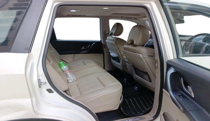 2018 Mahindra XUV500 W10 AWD AT, Diesel, Automatic, 67,717 km, interior