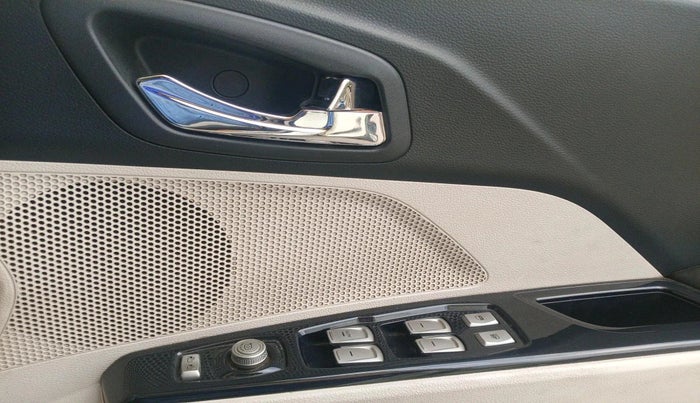 2019 Mahindra XUV300 W8 1.5 DIESEL, Diesel, Manual, 81,247 km, interior
