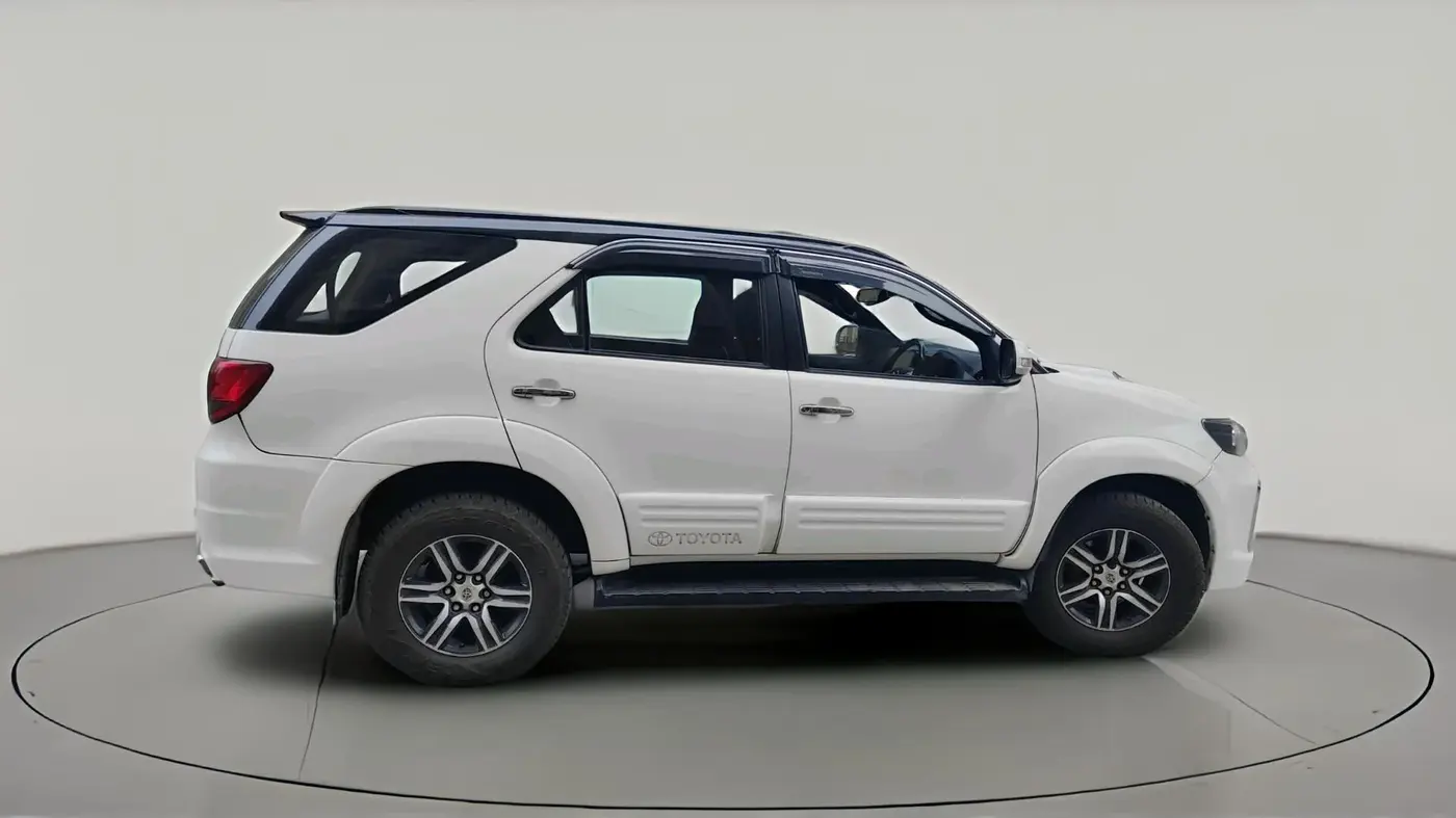 2012 Toyota Fortuner 3.0 4X2 AT, Diesel, Automatic, 2,13,280 km, exterior