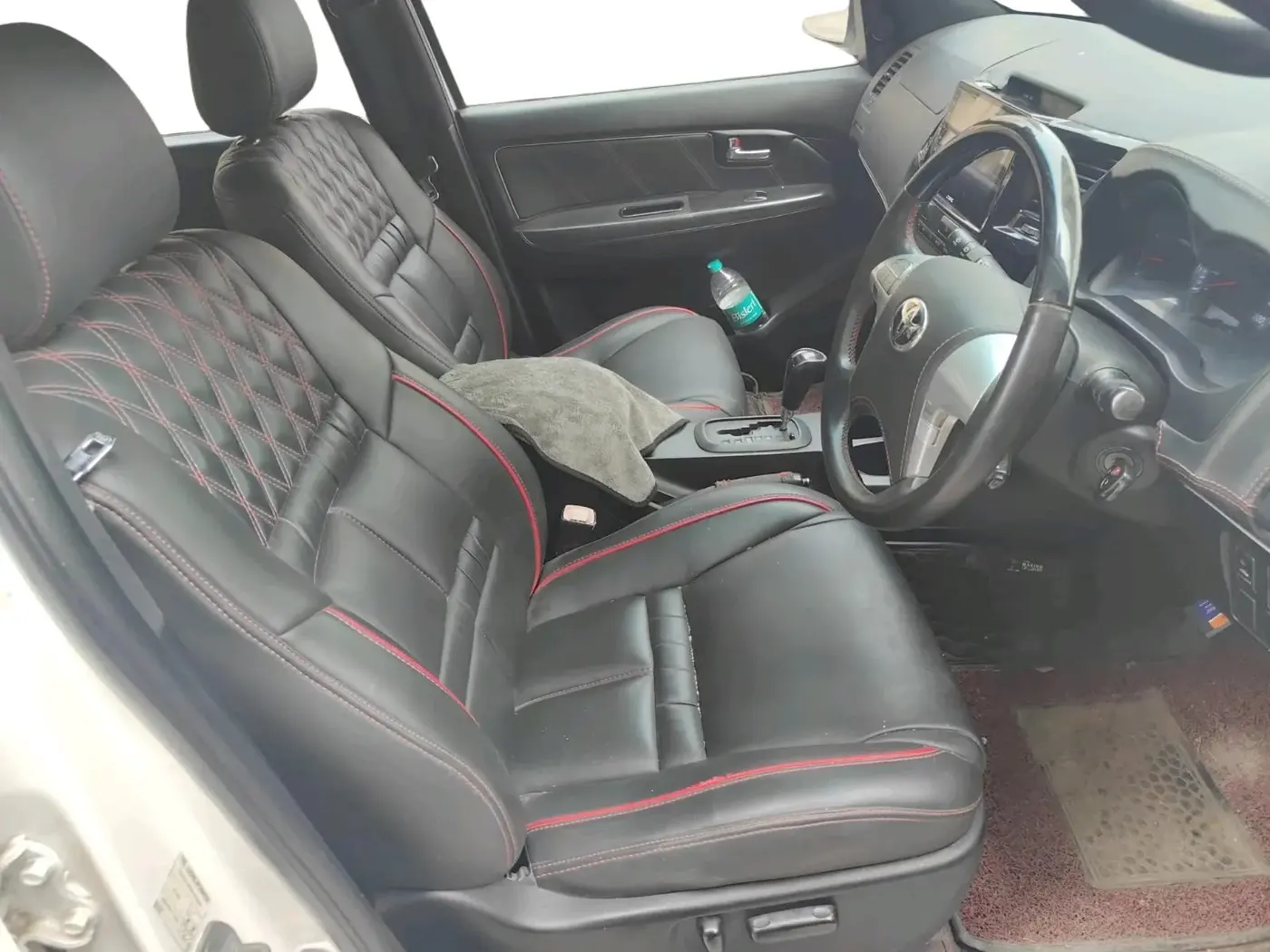 2012 Toyota Fortuner 3.0 4X2 AT, Diesel, Automatic, 2,13,280 km, interior