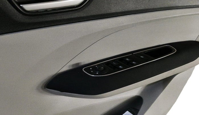 2020 Renault TRIBER RXZ AMT, Petrol, Automatic, 17,213 km, interior