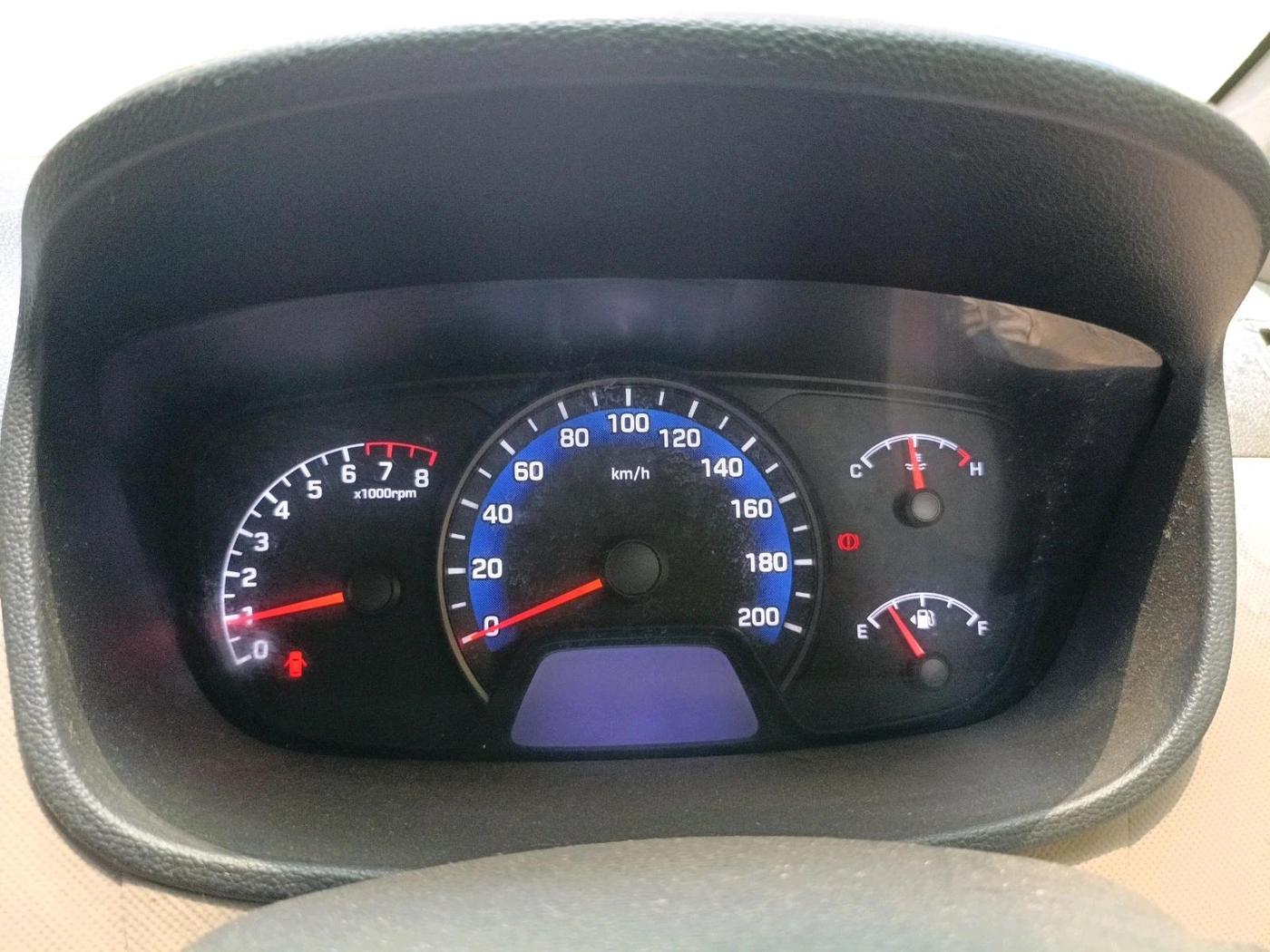 2014 Hyundai Xcent S 1.2, Petrol, Manual, 1,00,000 km, interior
