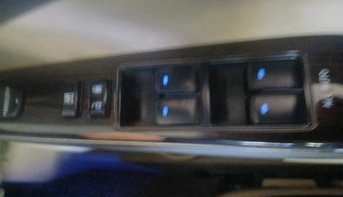 2016 Toyota Camry HYBRID, Hybrid, Automatic, 81,864 km, interior