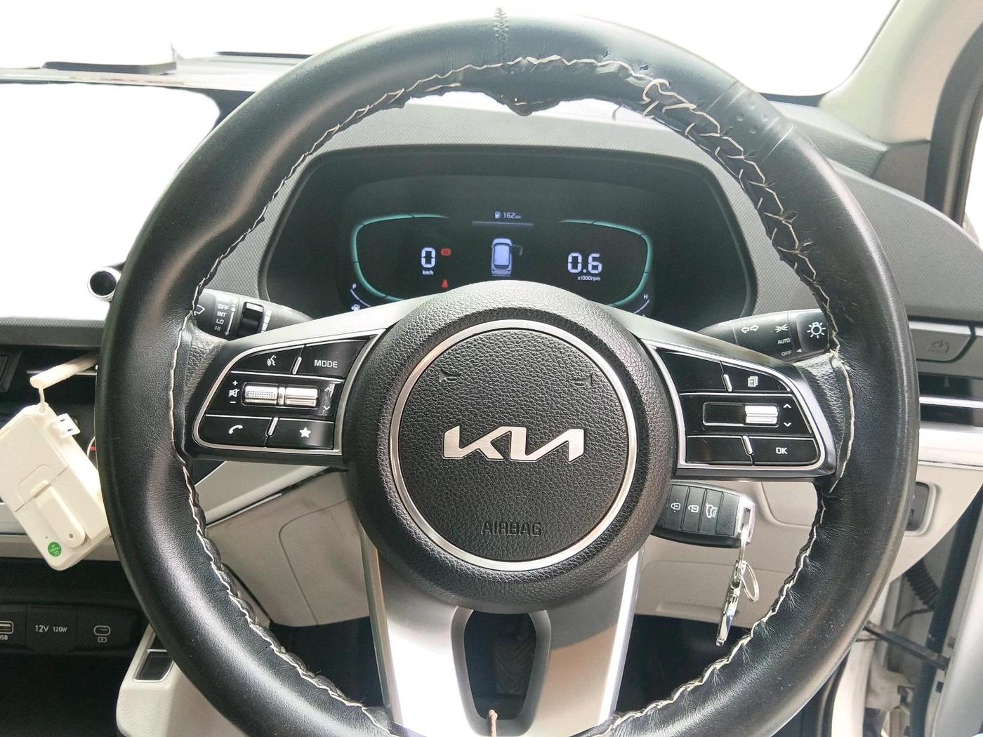 2022 KIA CARENS PRESTIGE 1.4 PETROL 7 STR, Petrol, Manual, 22,576 km, interior