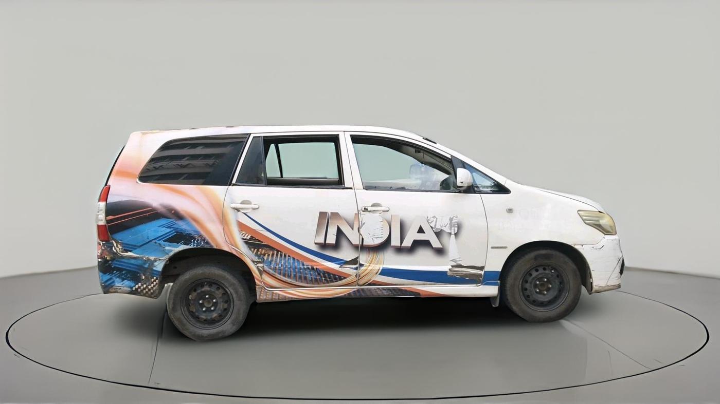 2014 Toyota Innova 2.5 GX 7 STR, Diesel, Manual, 2,29,610 km, exterior