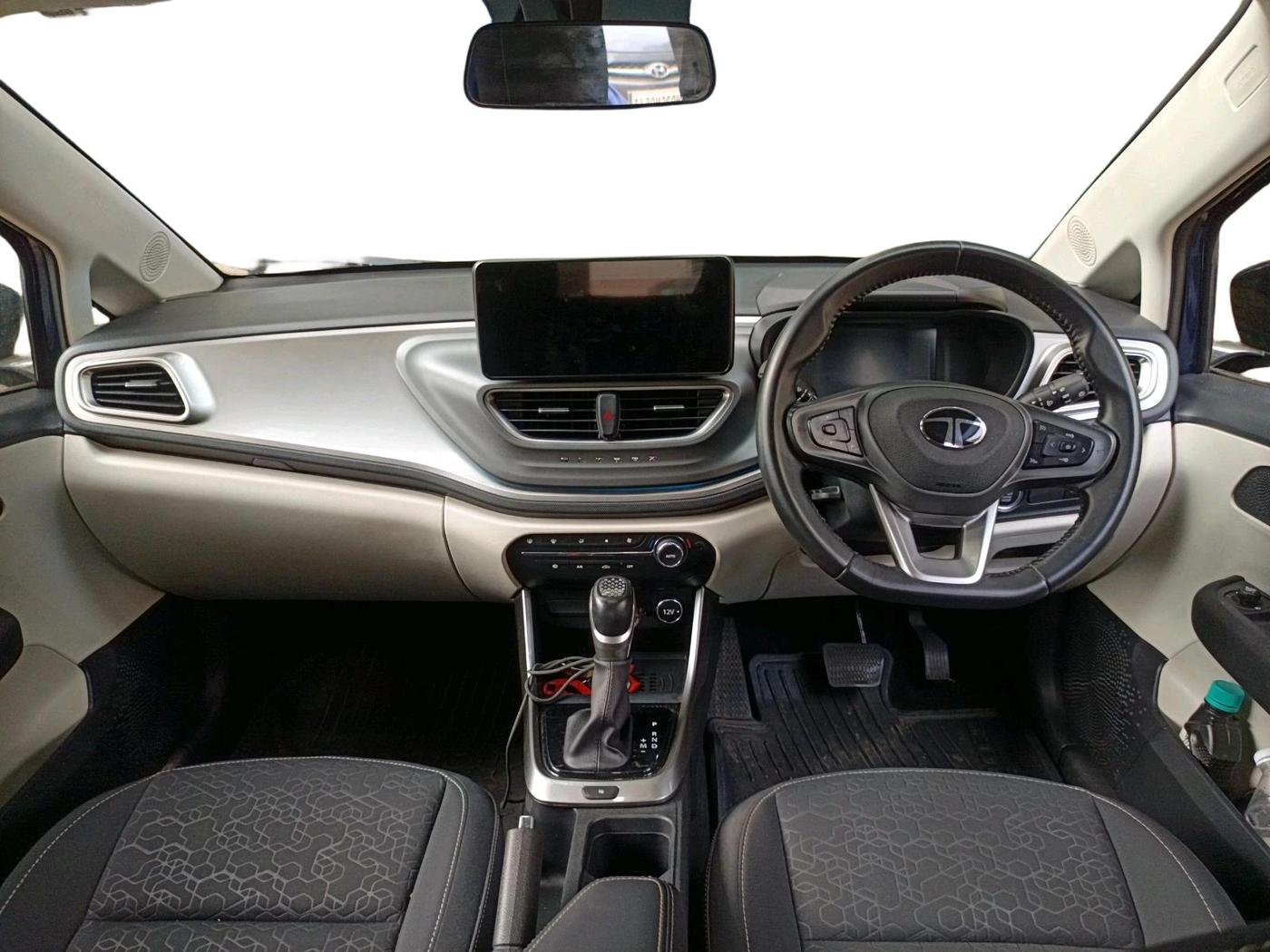 2024 Tata ALTROZ XZA PLUS (O) SUNROOF P , Petrol, Automatic, 18,994 km, interior