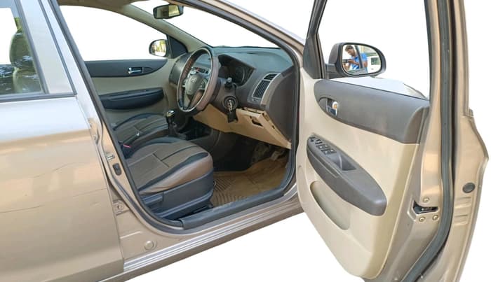 2013 Hyundai i20 SPORTZ 1.4 CRDI, Diesel, Manual, 68,559 km, interior