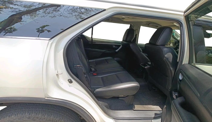 2022 Toyota Fortuner 4X2 AT 2.8 DIESEL, Diesel, Automatic, 31,047 km, interior
