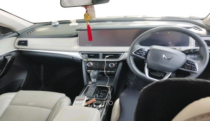 2023 Mahindra XUV700 AX 7 LUXURY P AT 7 STR, Petrol, Automatic, 12,782 km, interior